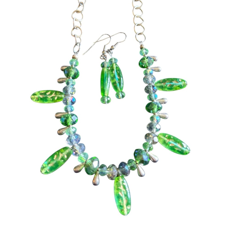 Vintage Style Creen Crystal Glass Beads Necklace Single Strand.
